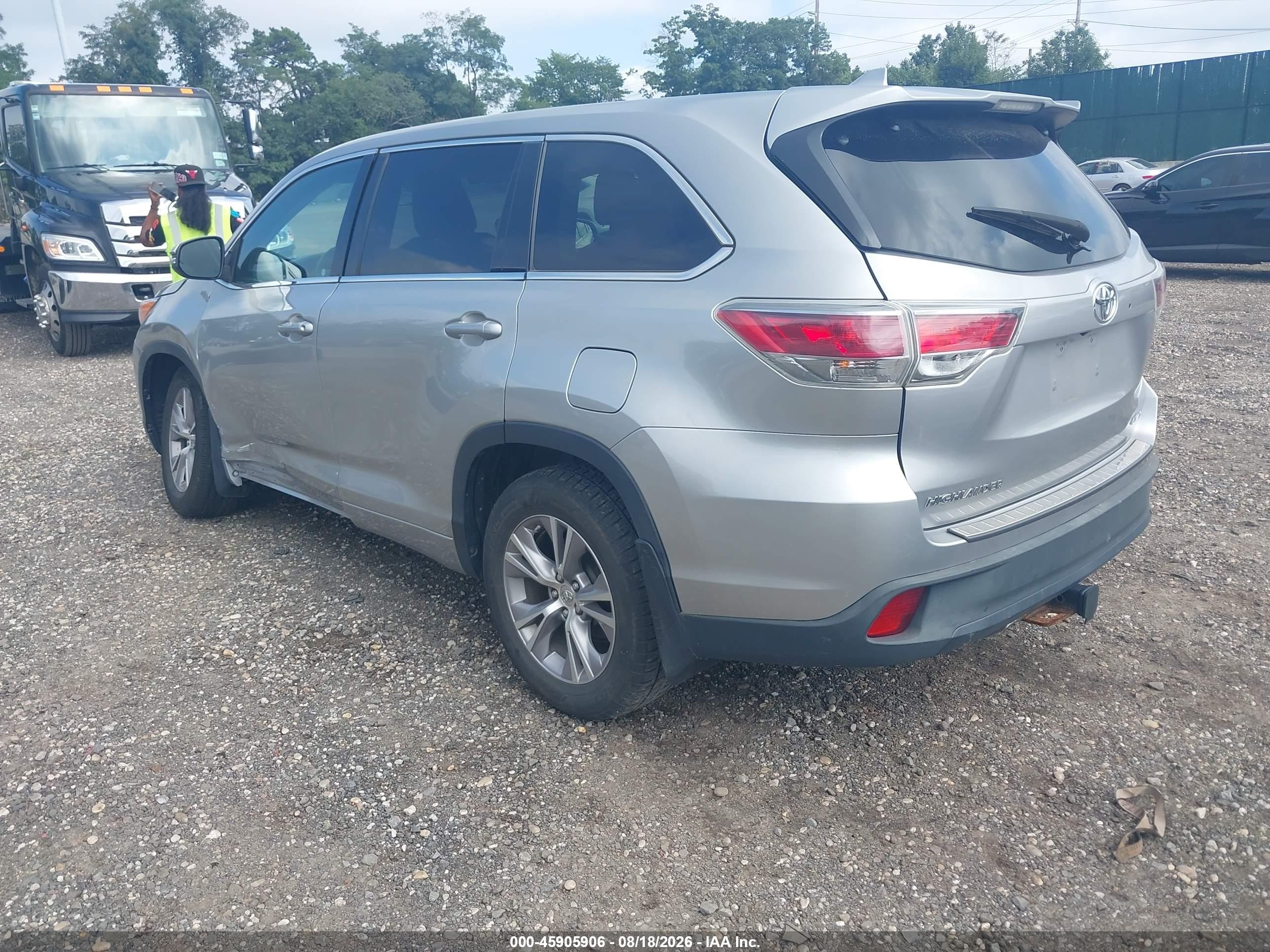 2015 Toyota Highlander Le Plus V6 Silver vin: 5TDBKRFH6FS112442