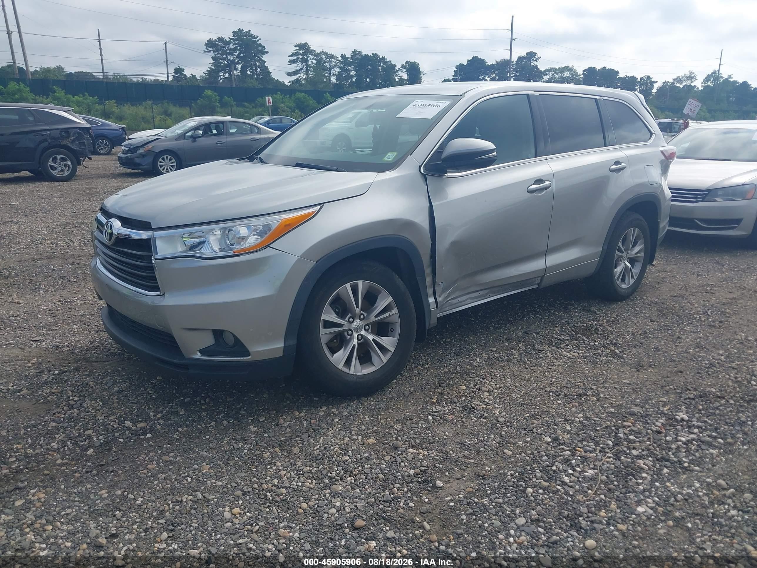 2015 Toyota Highlander Le Plus V6 Silver vin: 5TDBKRFH6FS112442