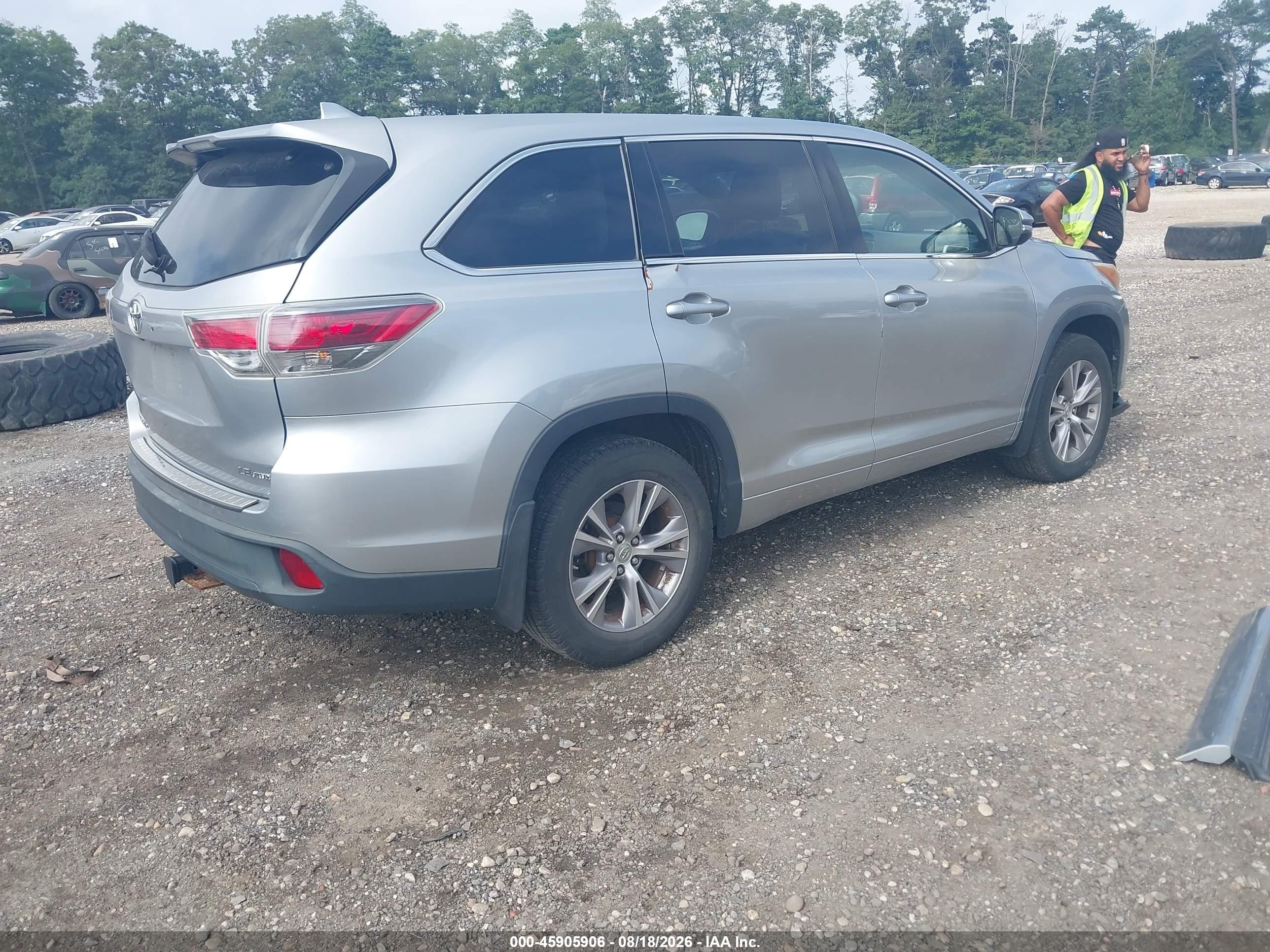 2015 Toyota Highlander Le Plus V6 Silver vin: 5TDBKRFH6FS112442