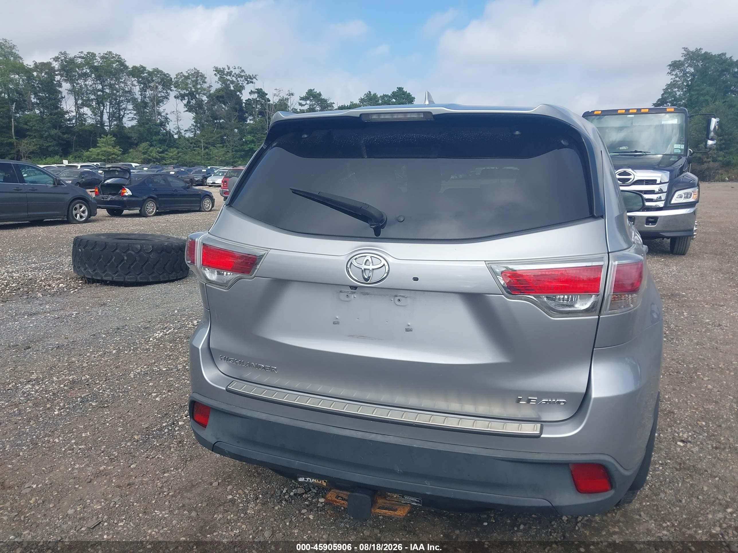 2015 Toyota Highlander Le Plus V6 Silver vin: 5TDBKRFH6FS112442