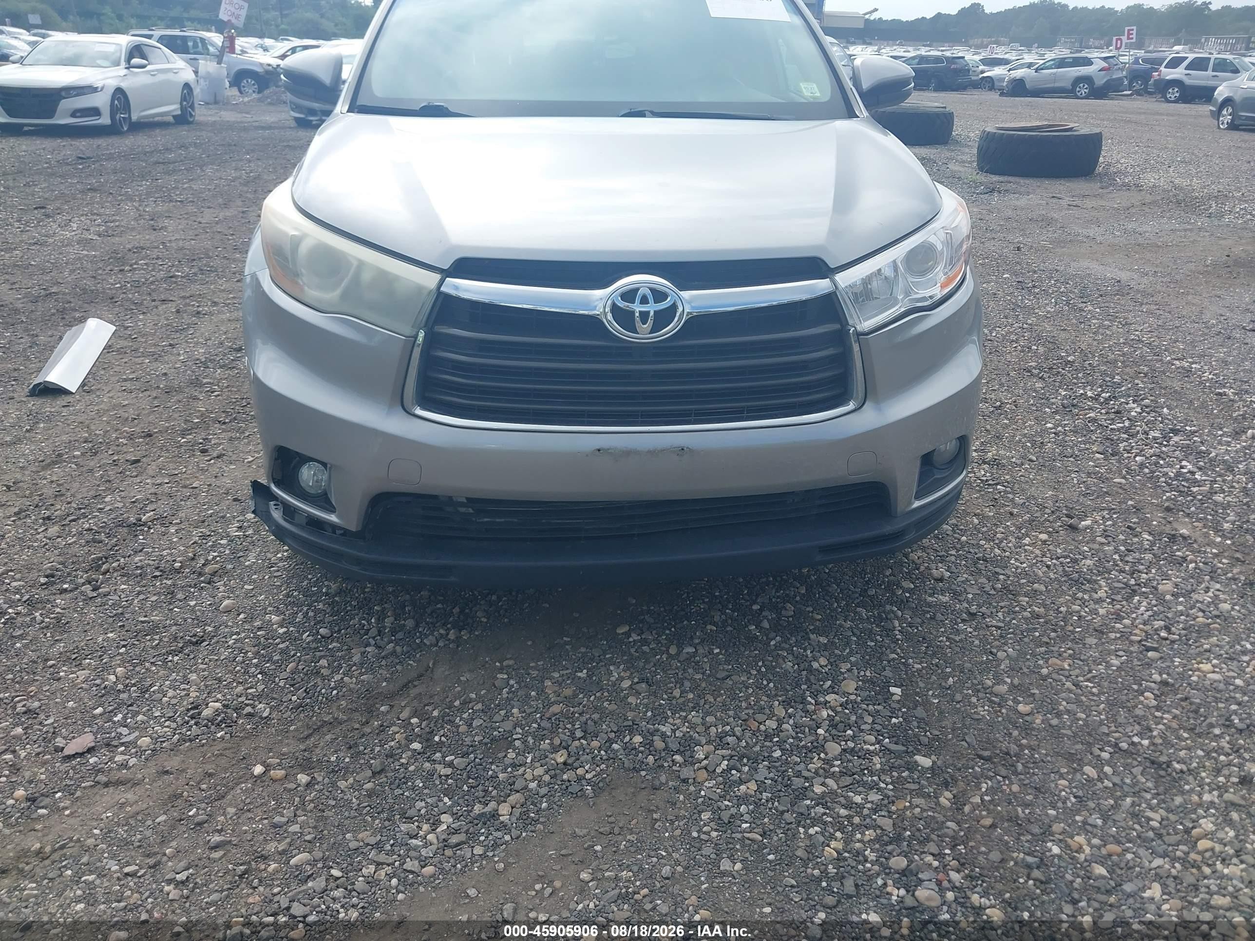 2015 Toyota Highlander Le Plus V6 Silver vin: 5TDBKRFH6FS112442