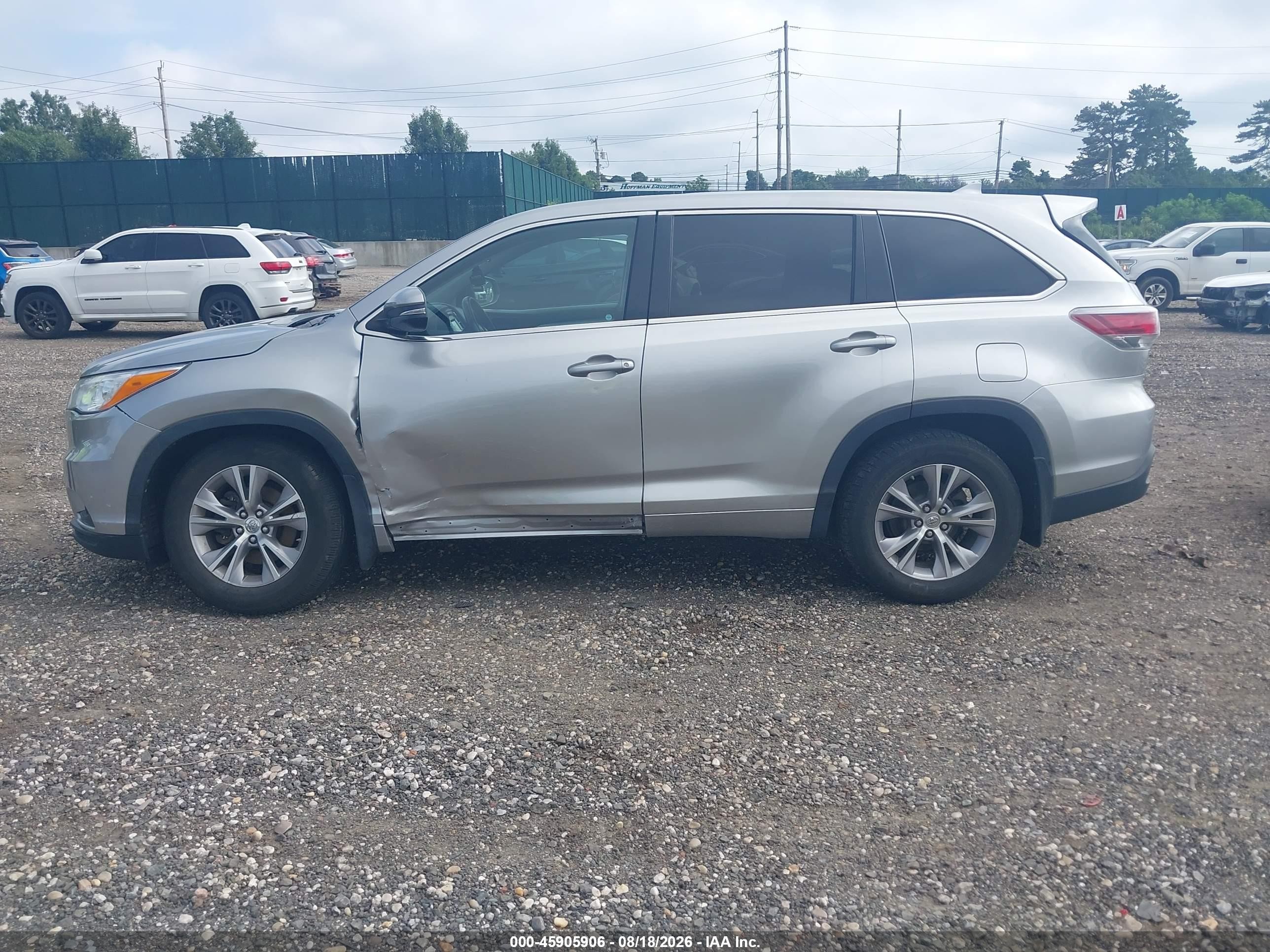 2015 Toyota Highlander Le Plus V6 Silver vin: 5TDBKRFH6FS112442