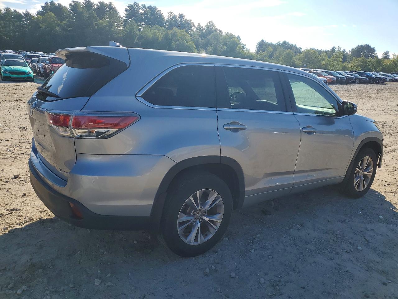 2015 Toyota Highlander Le Plus Silver vin: 5TDBKRFH6FS113638