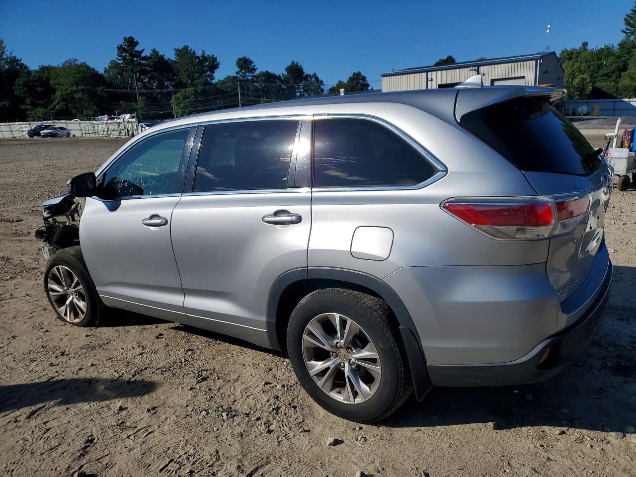 2015 Toyota Highlander Le Plus Silver vin: 5TDBKRFH6FS113638