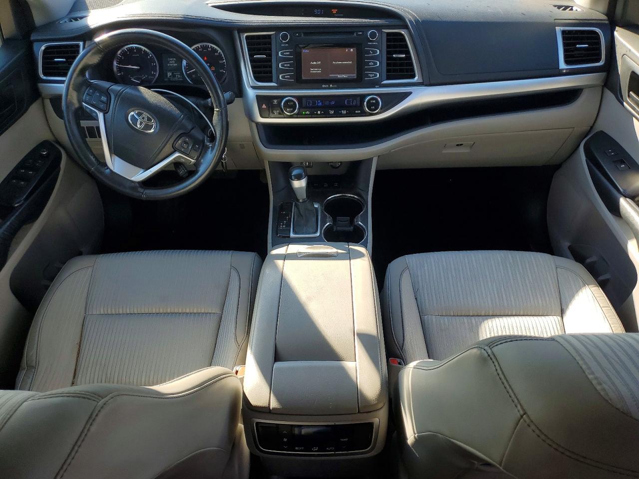 2015 Toyota Highlander Le Plus Silver vin: 5TDBKRFH6FS113638