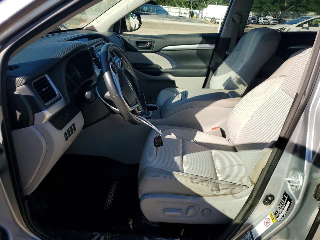 2015 Toyota Highlander Le Plus Silver vin: 5TDBKRFH6FS113638