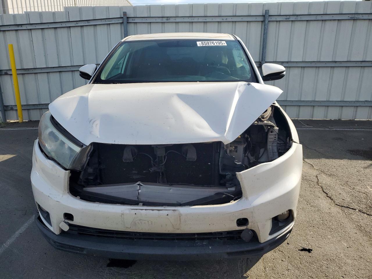 2015 Toyota Highlander Le Plus White vin: 5TDBKRFH6FS138121