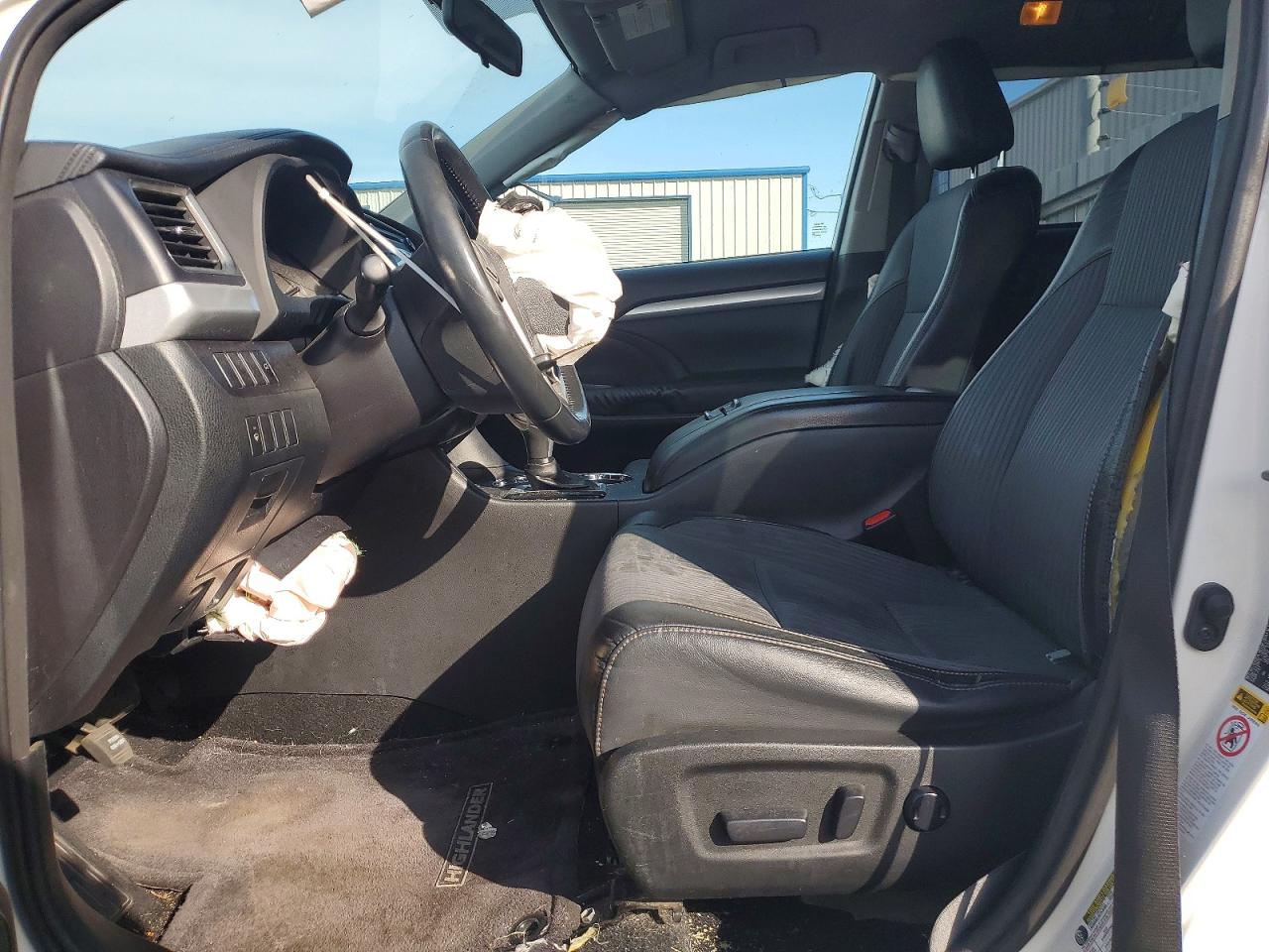 2015 Toyota Highlander Le Plus White vin: 5TDBKRFH6FS138121