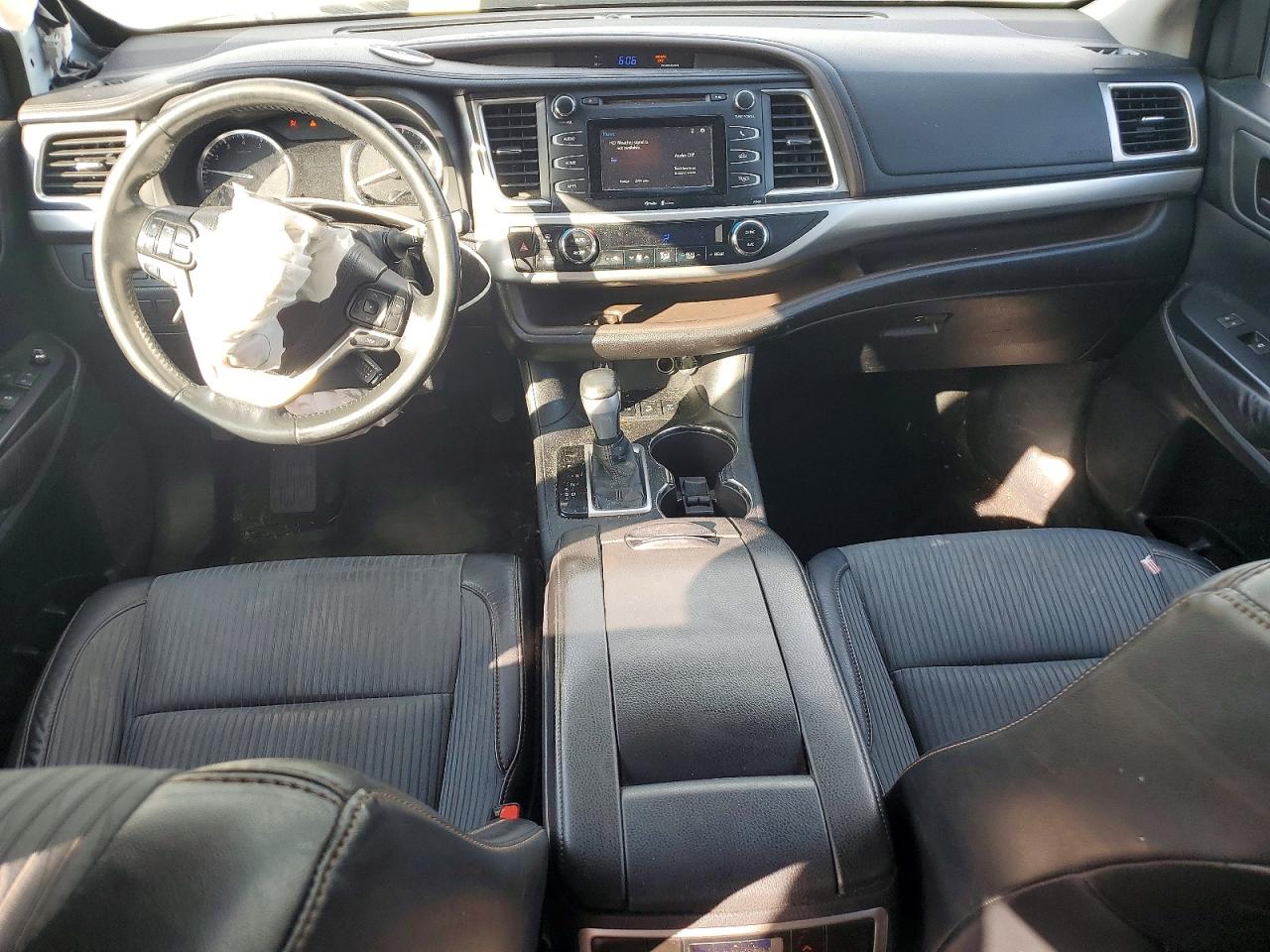 2015 Toyota Highlander Le Plus White vin: 5TDBKRFH6FS138121