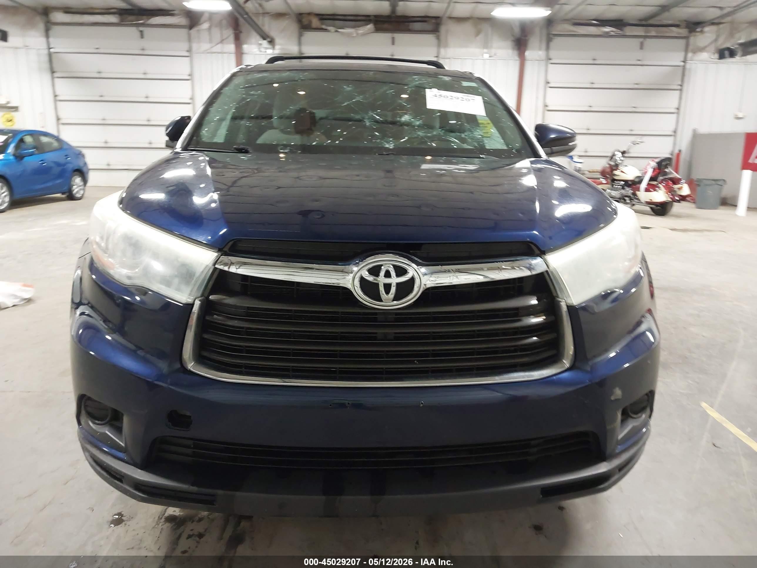 2015 Toyota Highlander Le V6 Blue vin: 5TDBKRFH6FS142265