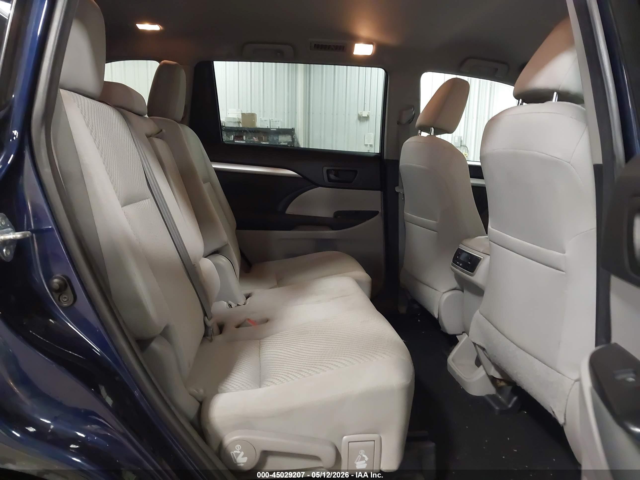 2015 Toyota Highlander Le V6 Blue vin: 5TDBKRFH6FS142265