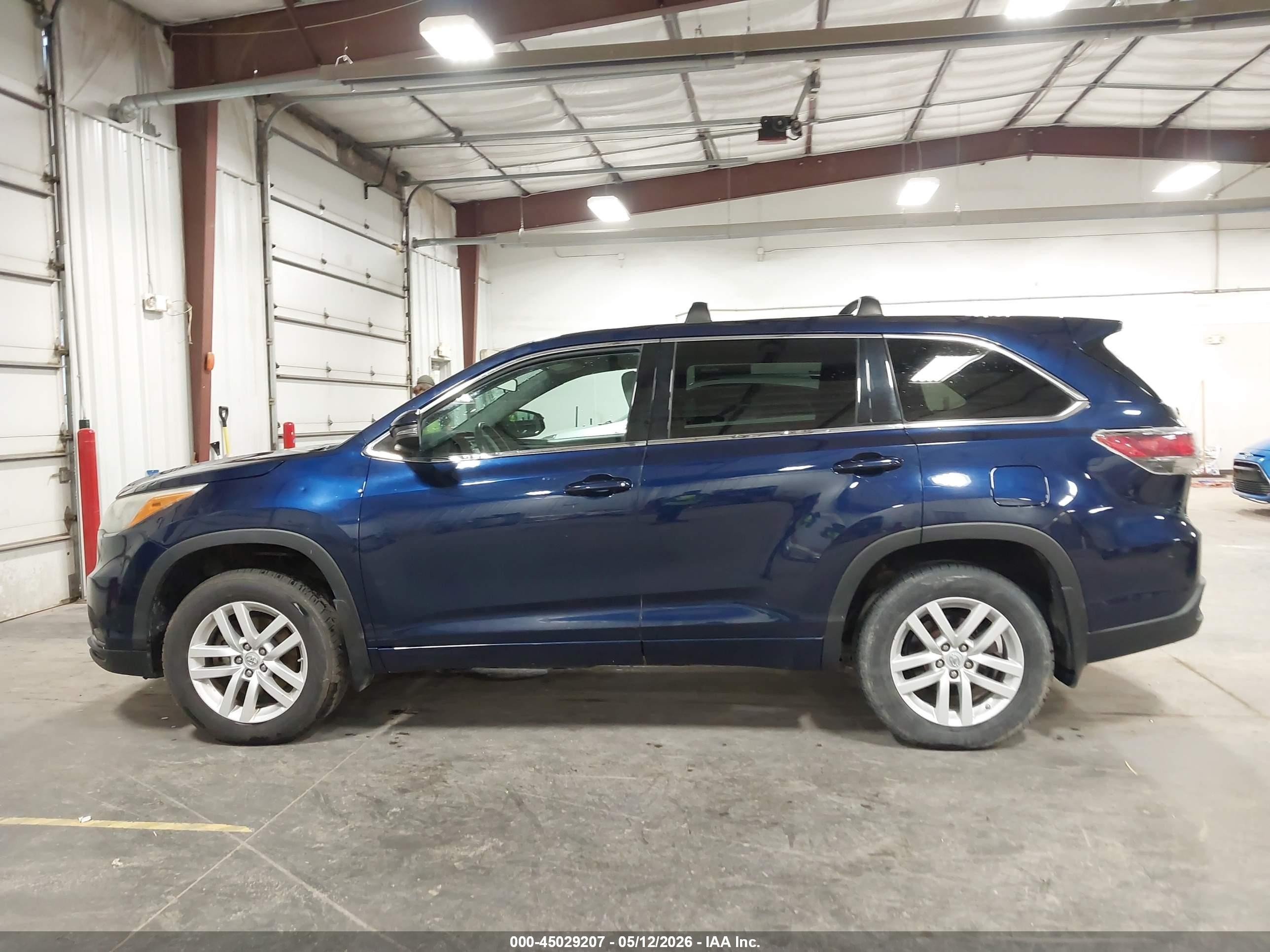 2015 Toyota Highlander Le V6 Blue vin: 5TDBKRFH6FS142265