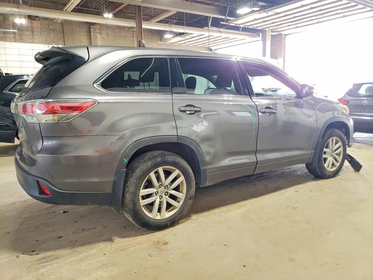 2015 Toyota Highlander Le Gray vin: 5TDBKRFH6FS145649