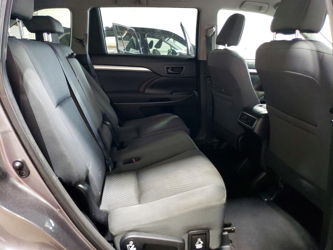 2015 Toyota Highlander Le Gray vin: 5TDBKRFH6FS145649