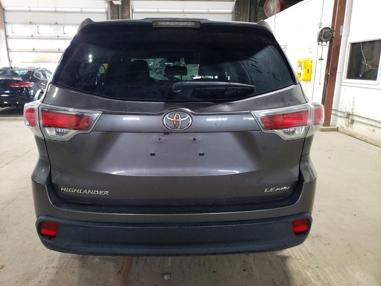 2015 Toyota Highlander Le Gray vin: 5TDBKRFH6FS145649