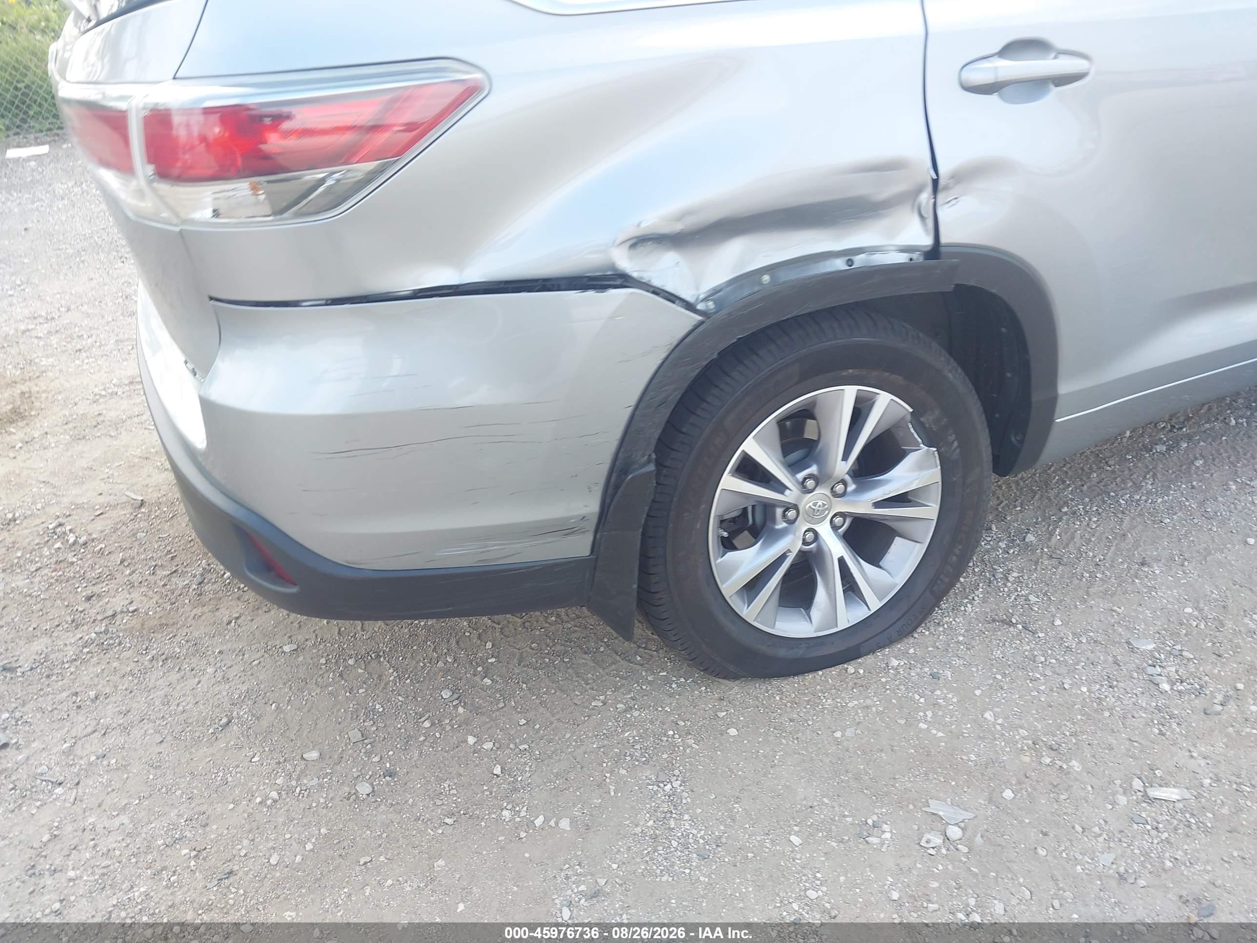 2015 Toyota Highlander Le Plus V6 Silver vin: 5TDBKRFH6FS184273