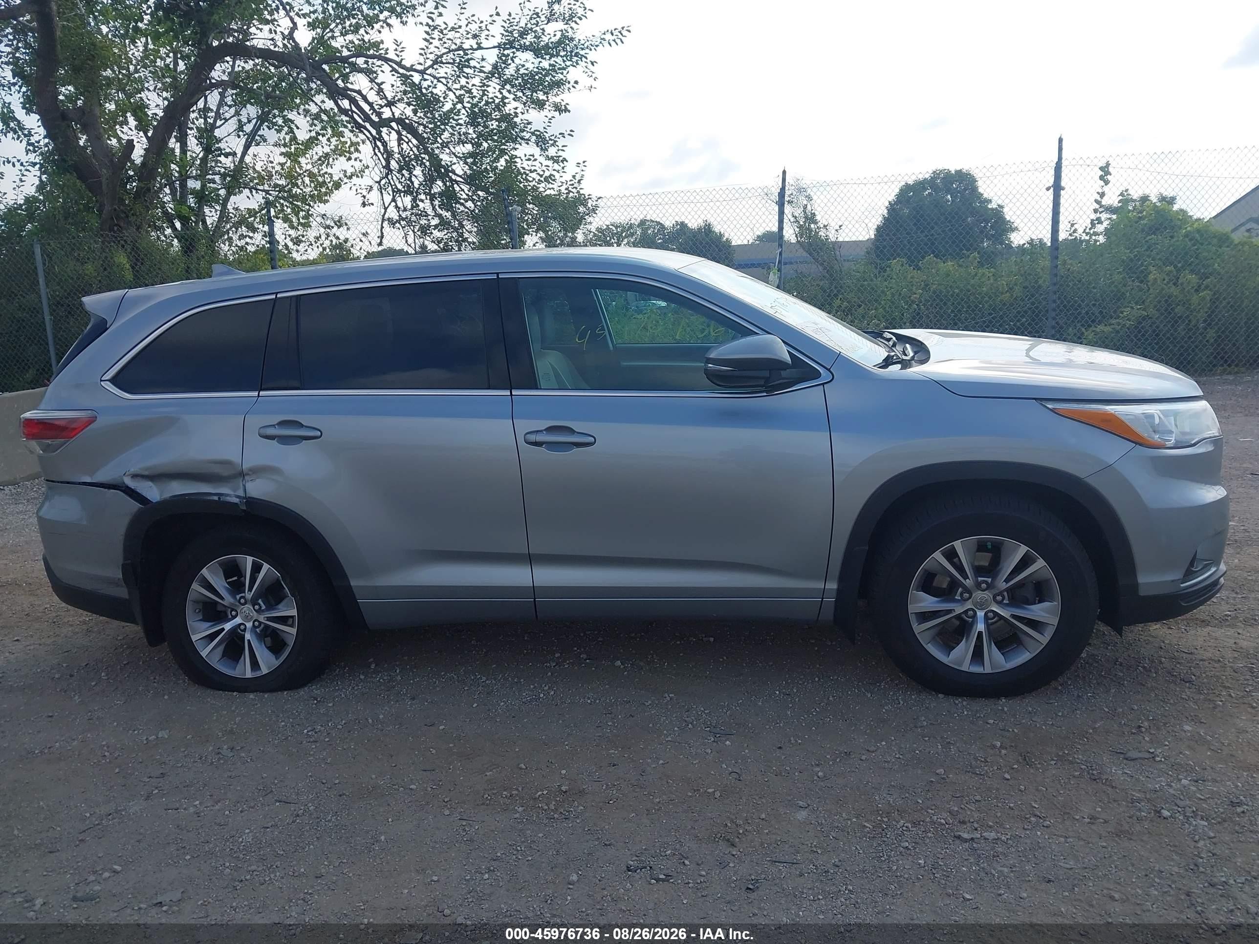 2015 Toyota Highlander Le Plus V6 Silver vin: 5TDBKRFH6FS184273