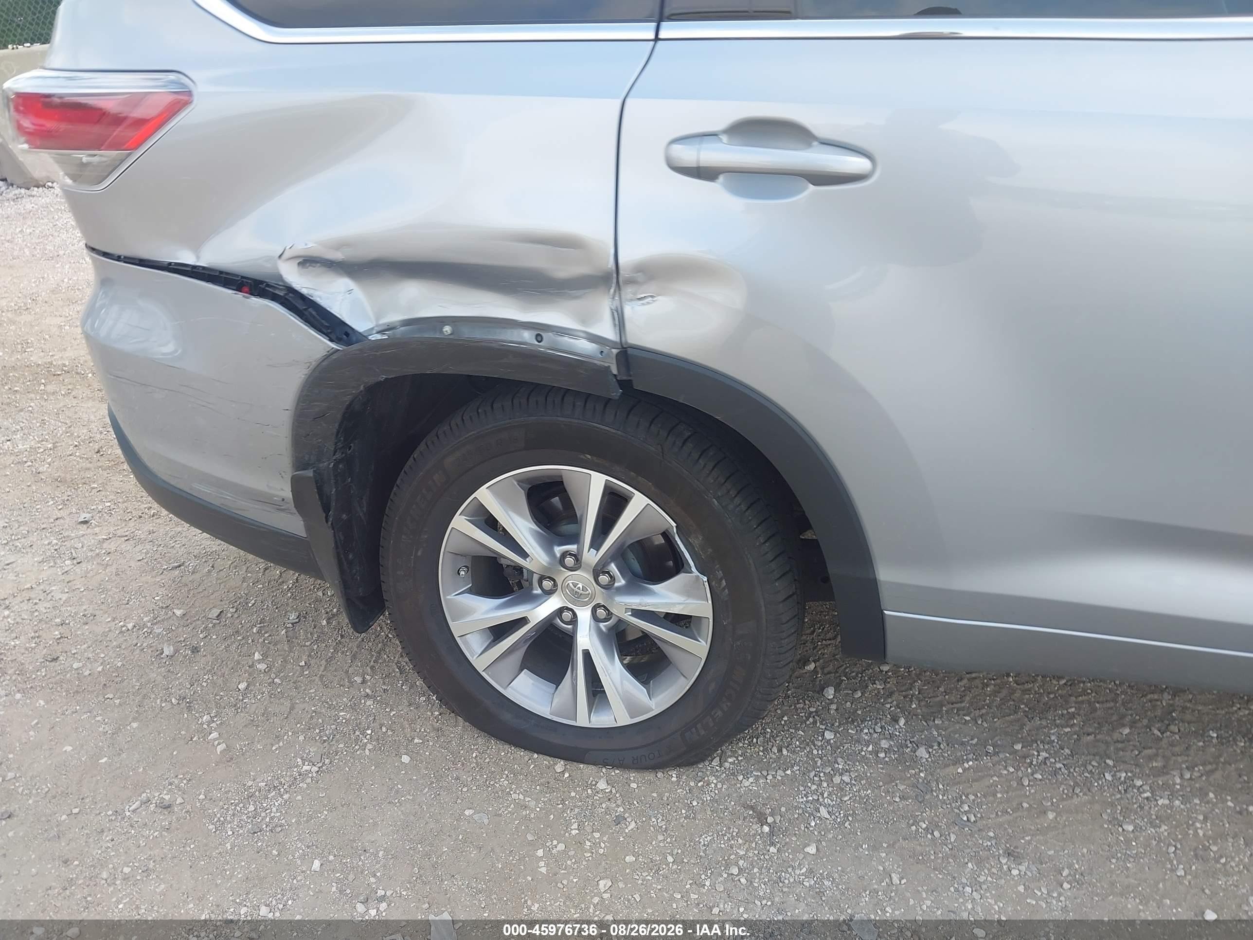 2015 Toyota Highlander Le Plus V6 Silver vin: 5TDBKRFH6FS184273