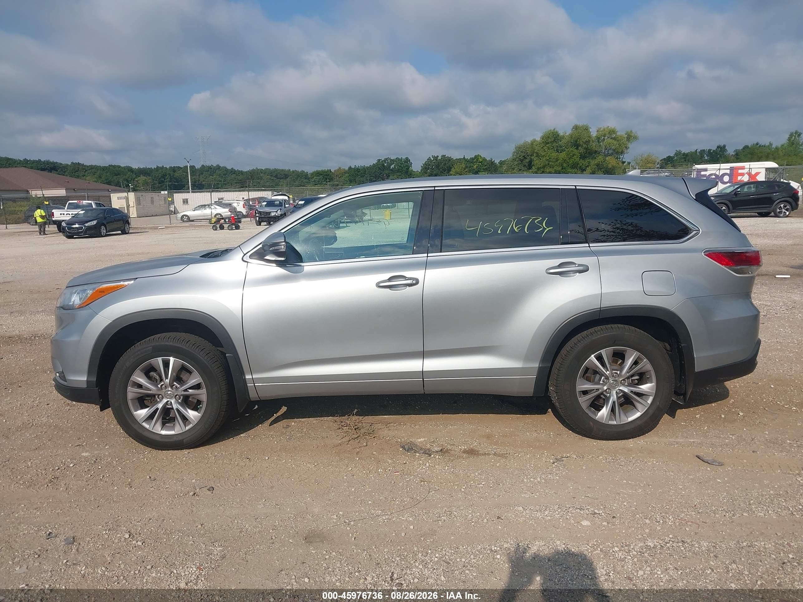 2015 Toyota Highlander Le Plus V6 Silver vin: 5TDBKRFH6FS184273