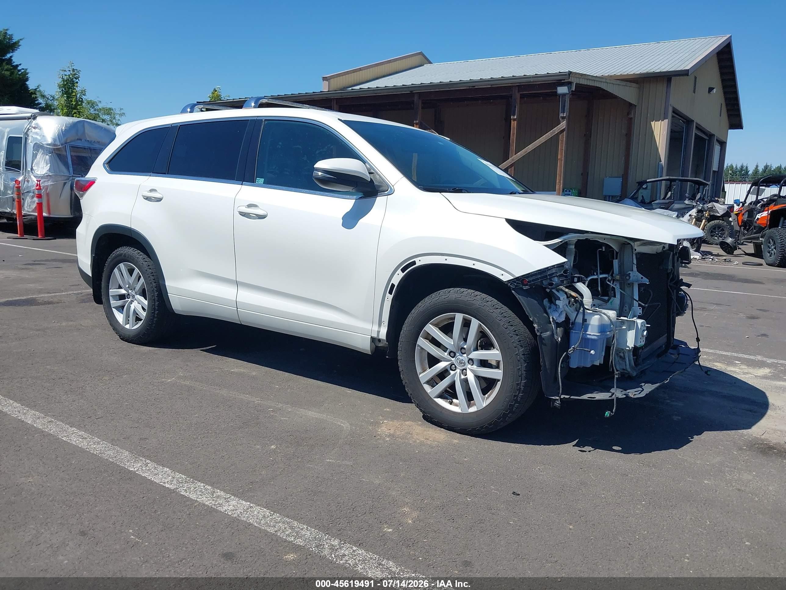 2014 Toyota Highlander Le V6 White vin: 5TDBKRFH7ES011375