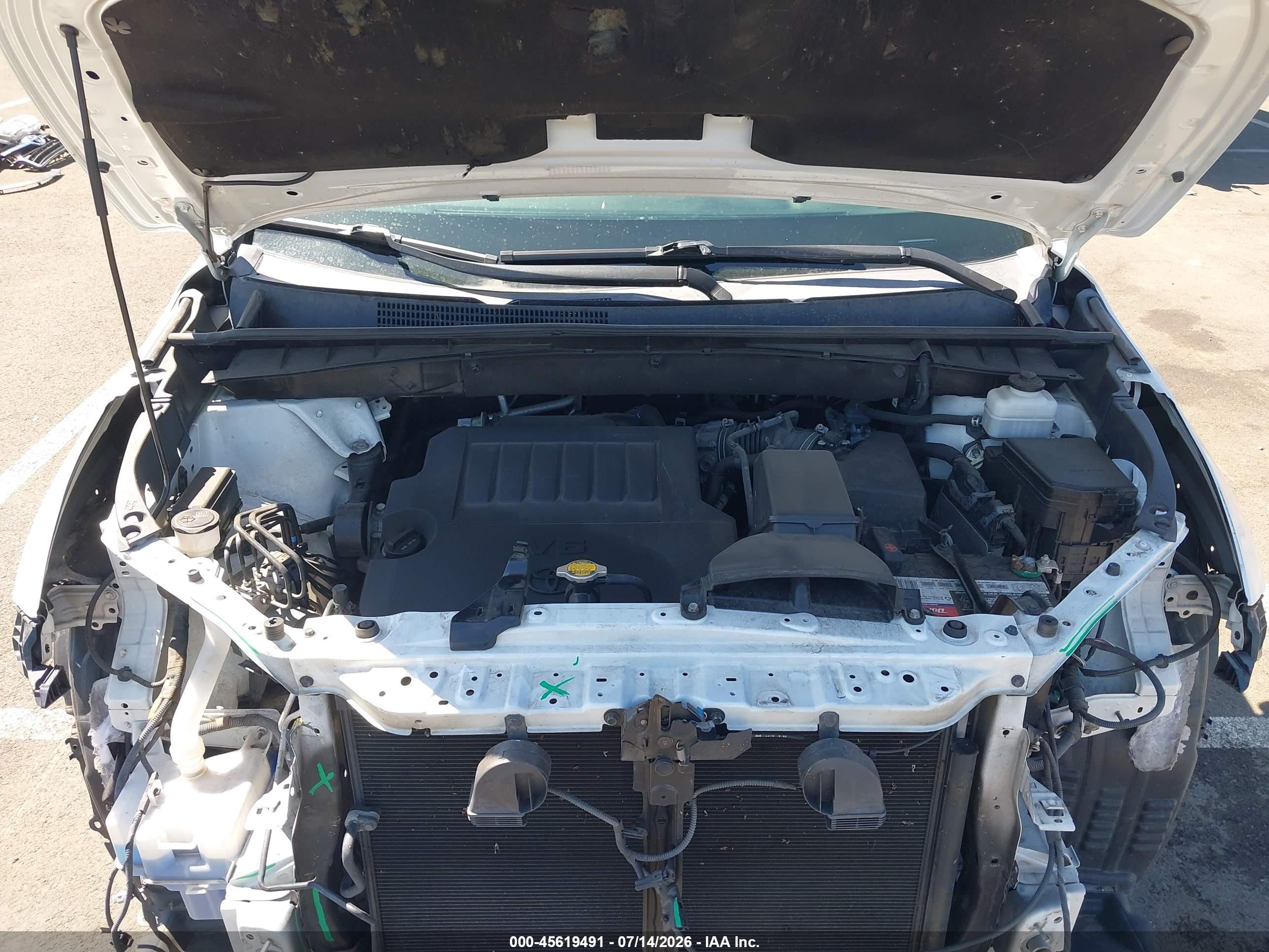 2014 Toyota Highlander Le V6 Белый vin: 5TDBKRFH7ES011375