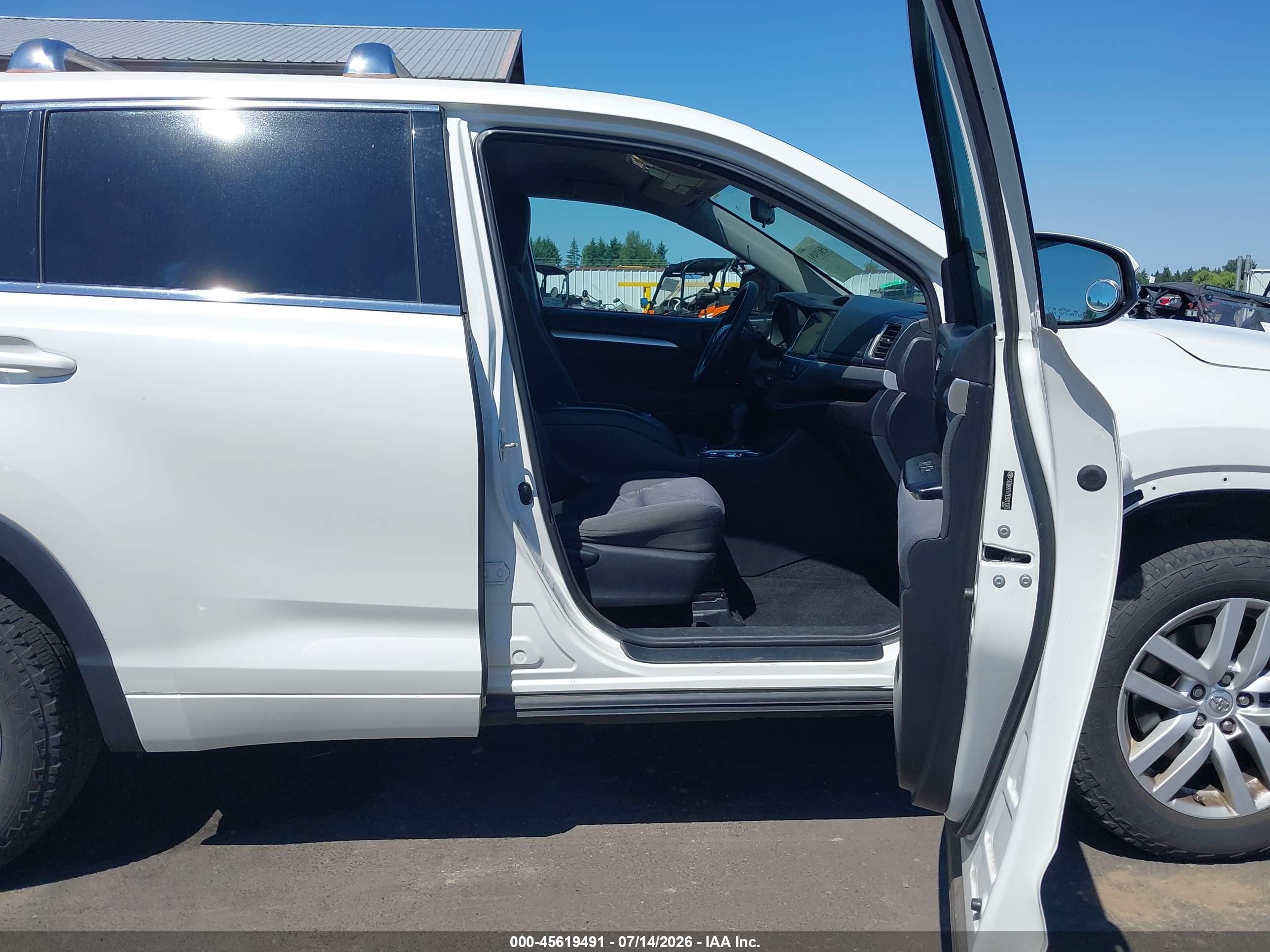 2014 Toyota Highlander Le V6 Белый vin: 5TDBKRFH7ES011375