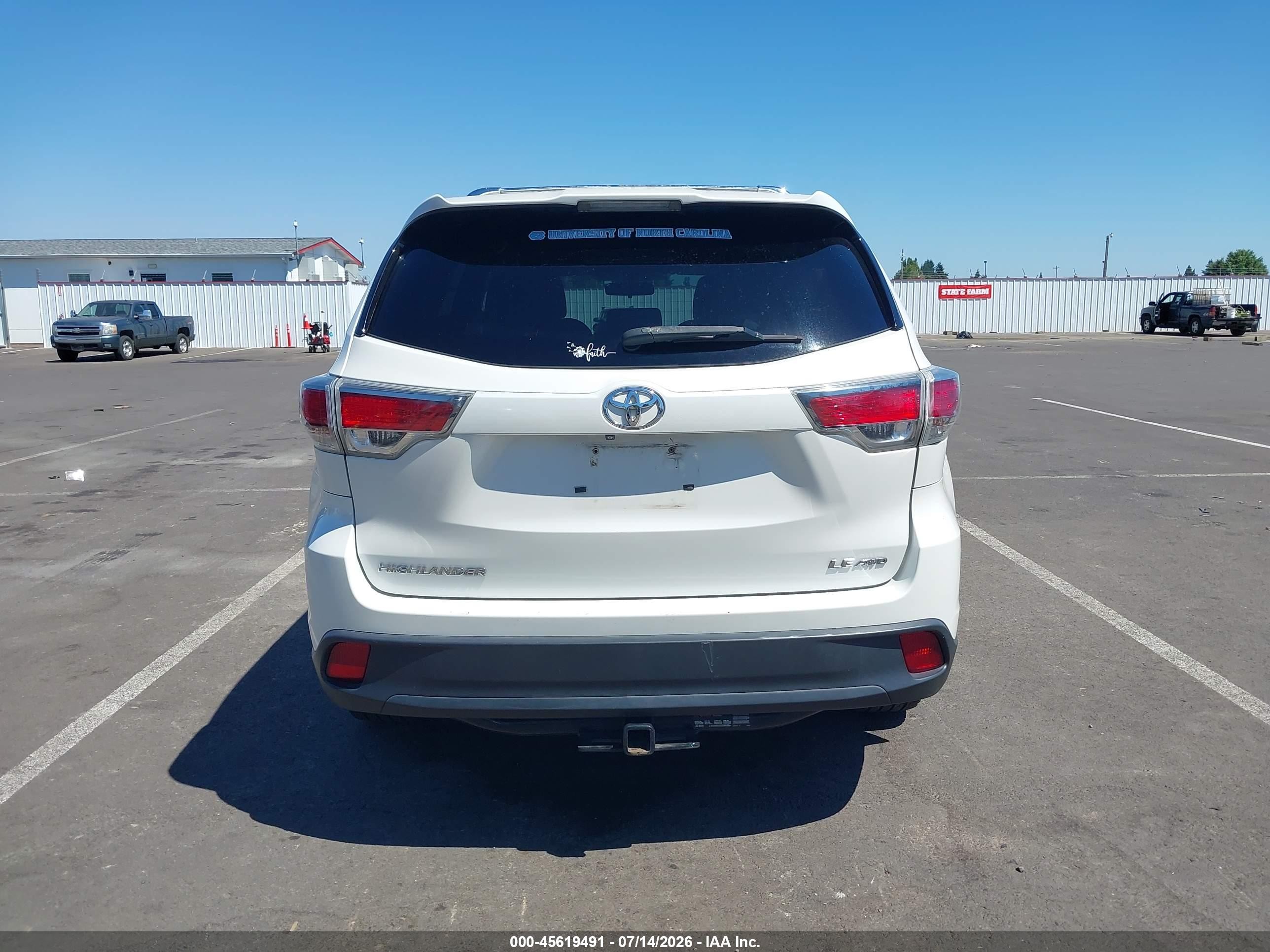 2014 Toyota Highlander Le V6 Белый vin: 5TDBKRFH7ES011375