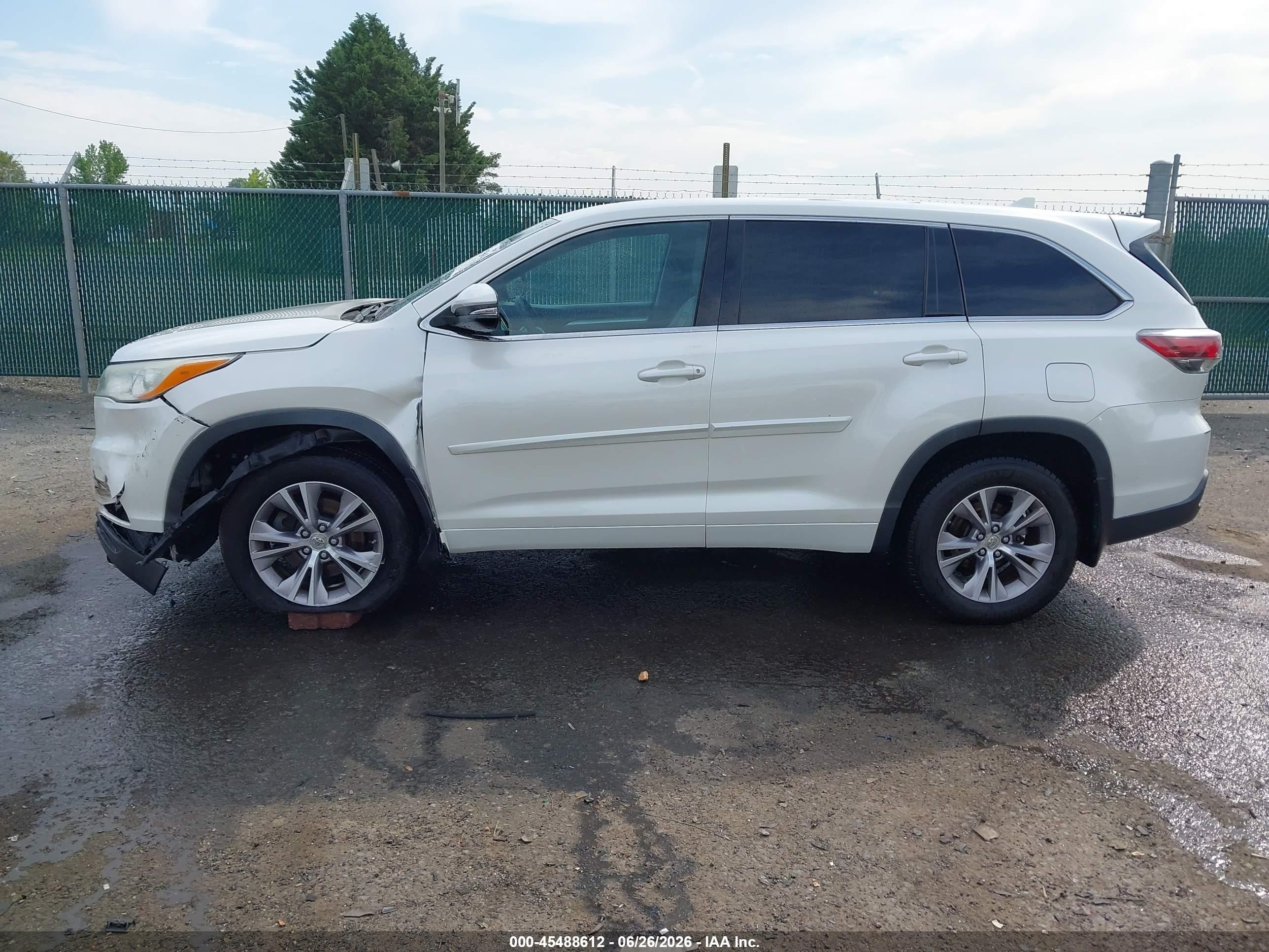 2014 Toyota Highlander Le Plus V6 White vin: 5TDBKRFH7ES013109
