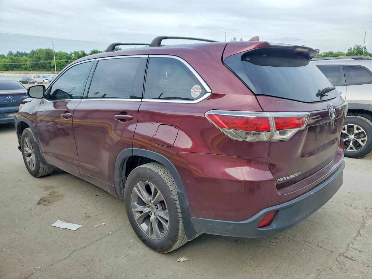 2015 Toyota Highlander Le Plus Burgundy vin: 5TDBKRFH7FS076101