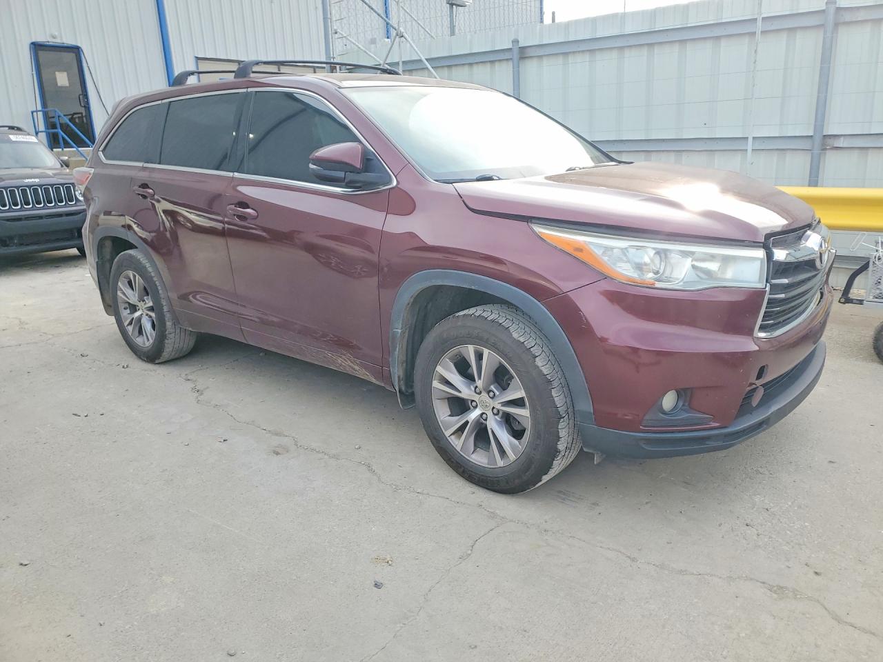2015 Toyota Highlander Le Plus Burgundy vin: 5TDBKRFH7FS076101