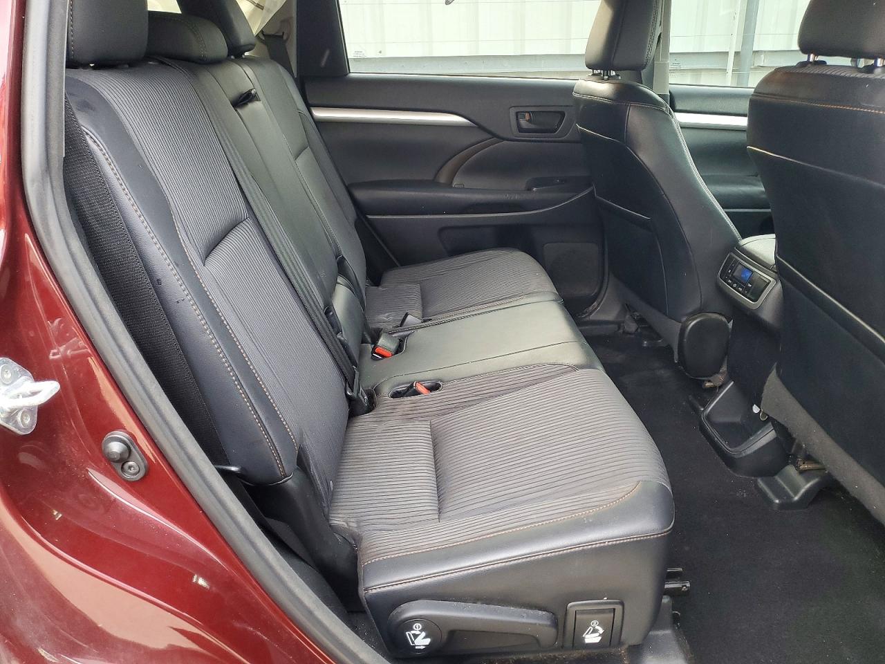 2015 Toyota Highlander Le Plus Burgundy vin: 5TDBKRFH7FS076101