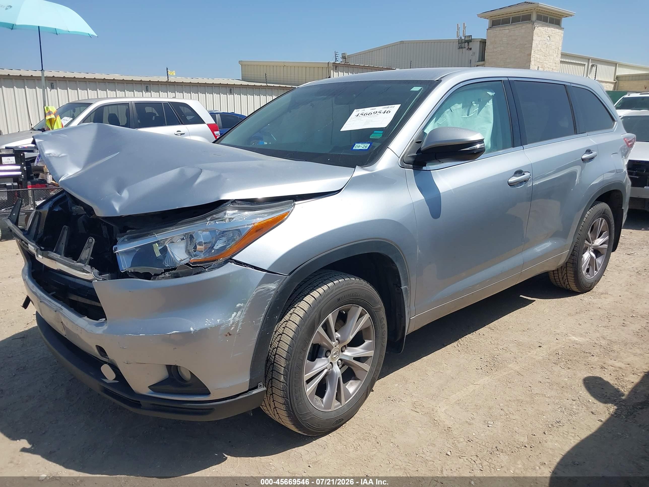 2015 Toyota Highlander Le Plus V6 Серебряный vin: 5TDBKRFH7FS080908
