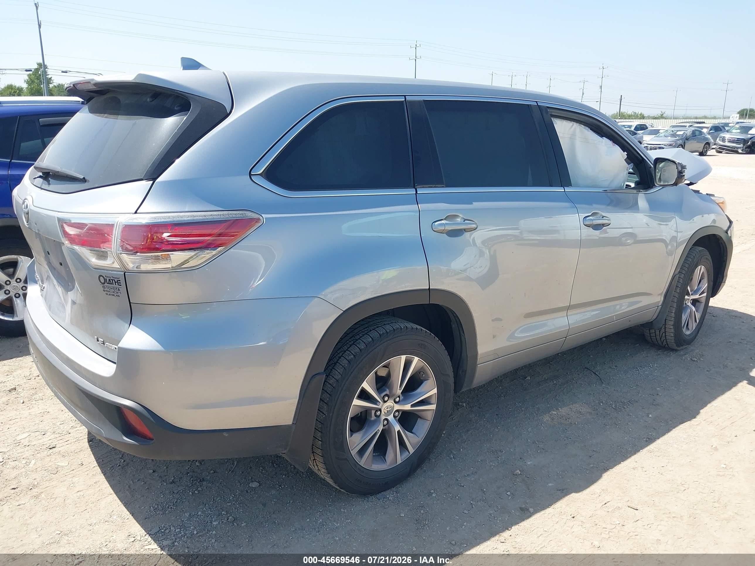 2015 Toyota Highlander Le Plus V6 Серебряный vin: 5TDBKRFH7FS080908