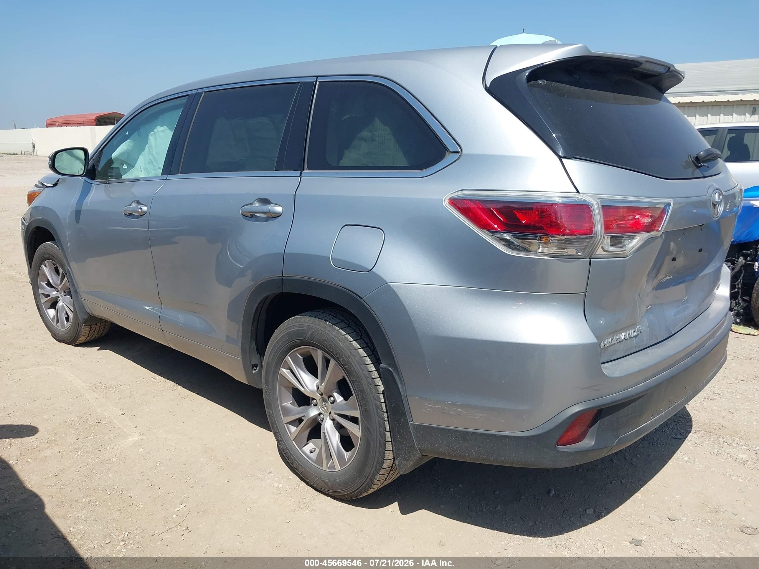 2015 Toyota Highlander Le Plus V6 Серебряный vin: 5TDBKRFH7FS080908
