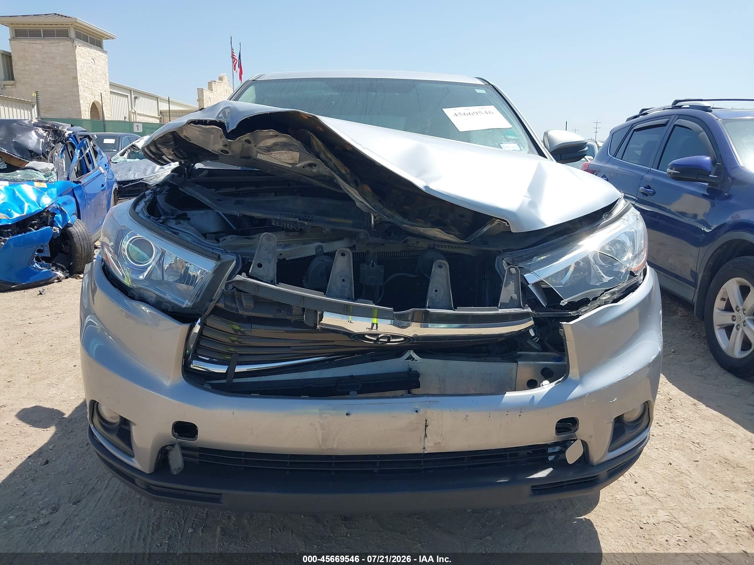 2015 Toyota Highlander Le Plus V6 Серебряный vin: 5TDBKRFH7FS080908