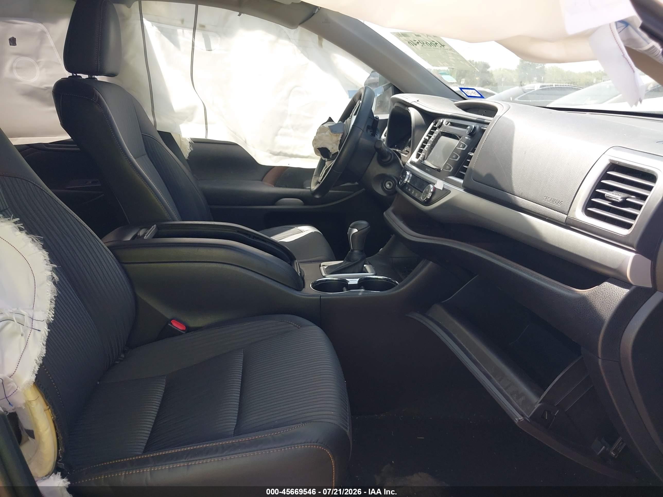 2015 Toyota Highlander Le Plus V6 Серебряный vin: 5TDBKRFH7FS080908