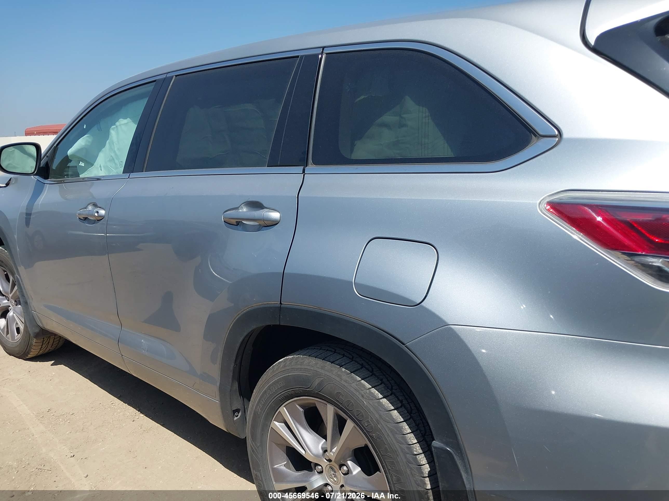 2015 Toyota Highlander Le Plus V6 Серебряный vin: 5TDBKRFH7FS080908