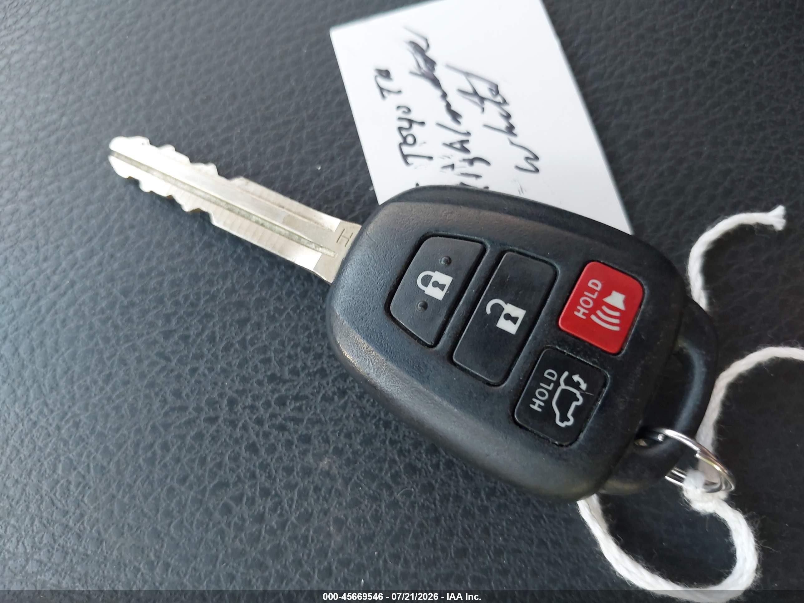 2015 Toyota Highlander Le Plus V6 Серебряный vin: 5TDBKRFH7FS080908