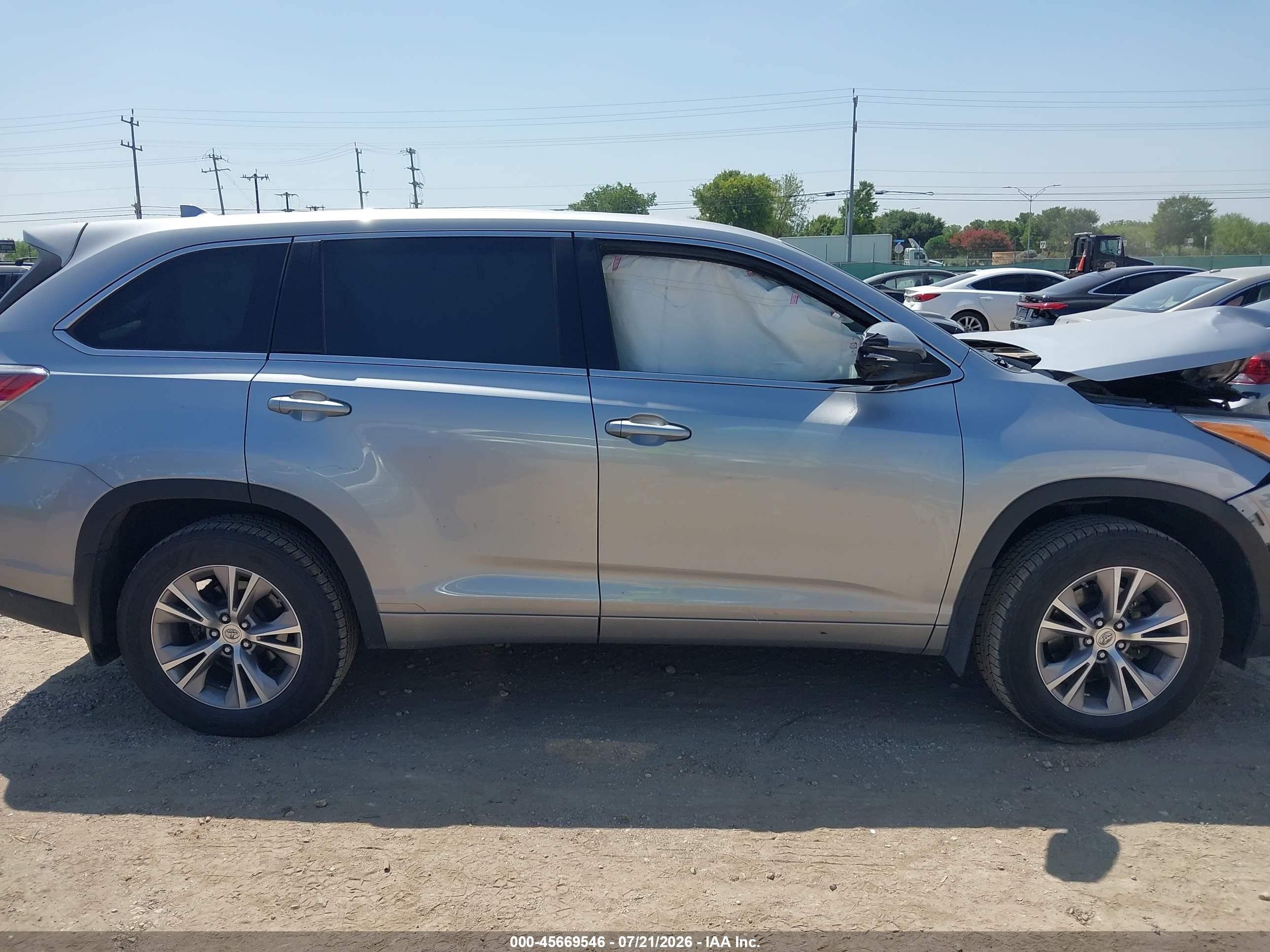 2015 Toyota Highlander Le Plus V6 Серебряный vin: 5TDBKRFH7FS080908
