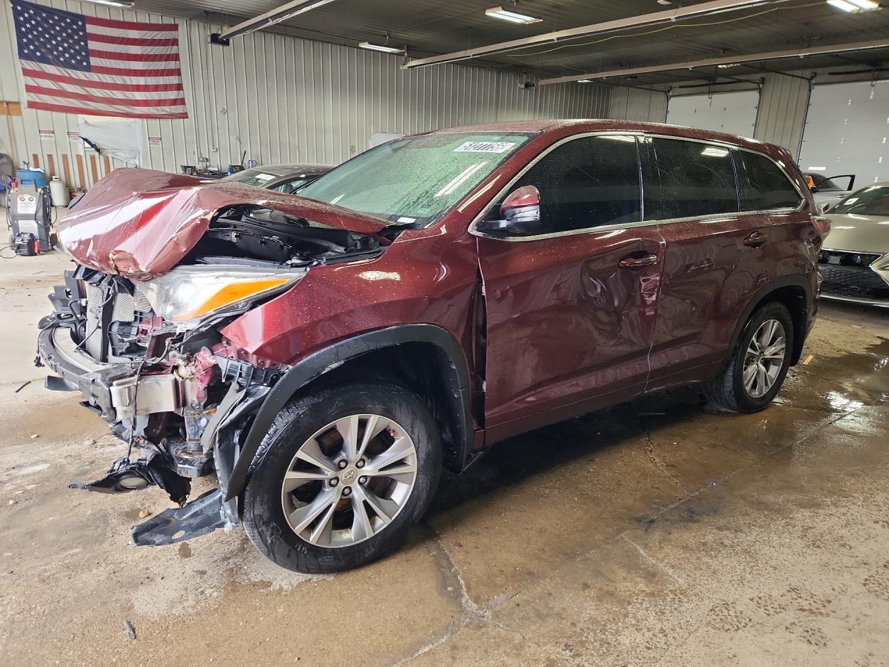 2014 Toyota Highlander Le Plus Burgundy vin: 5TDBKRFH8ES031585 Damage: Left Front Fender, Broken, Replacement Required