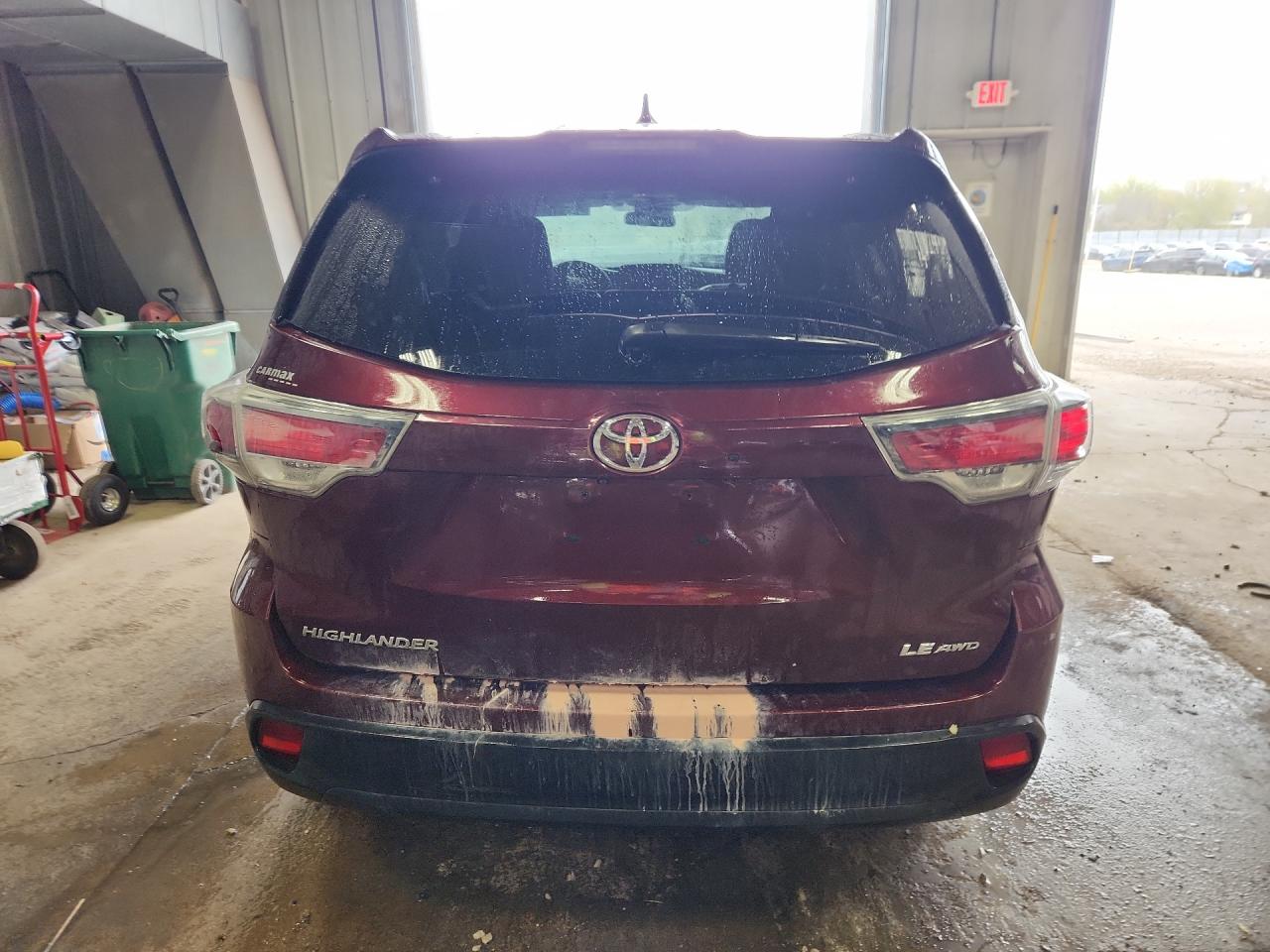 2014 Toyota Highlander Le Plus Burgundy vin: 5TDBKRFH8ES031585 Damage: Rear Bumper Cover Upper, Previous Repair, Substd Overspray