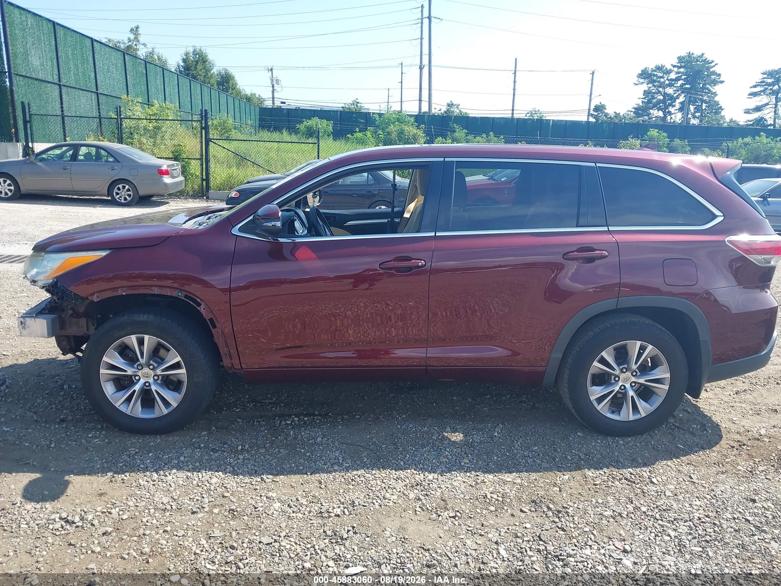 2015 Toyota Highlander Le Plus V6 Red vin: 5TDBKRFH8FS088323