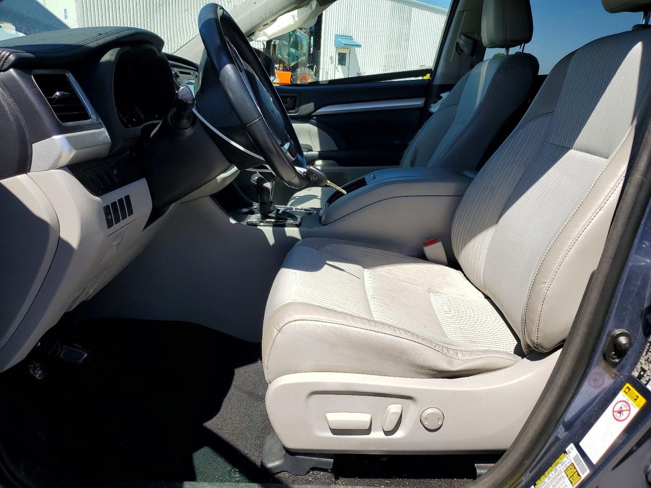 2015 Toyota Highlander Le Plus Gray vin: 5TDBKRFH8FS174974