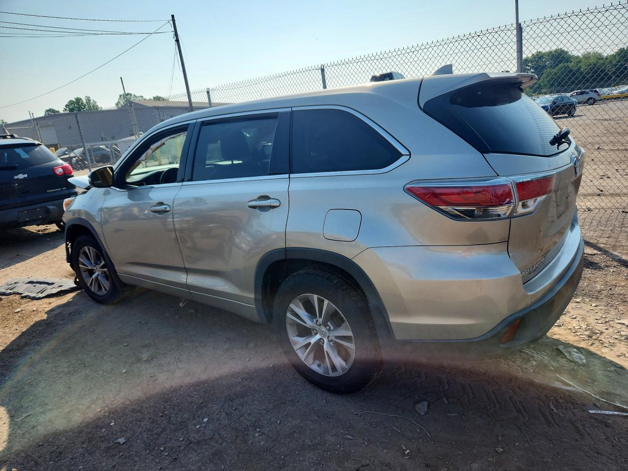 2014 Toyota Highlander Le Plus Silver vin: 5TDBKRFH9ES015220