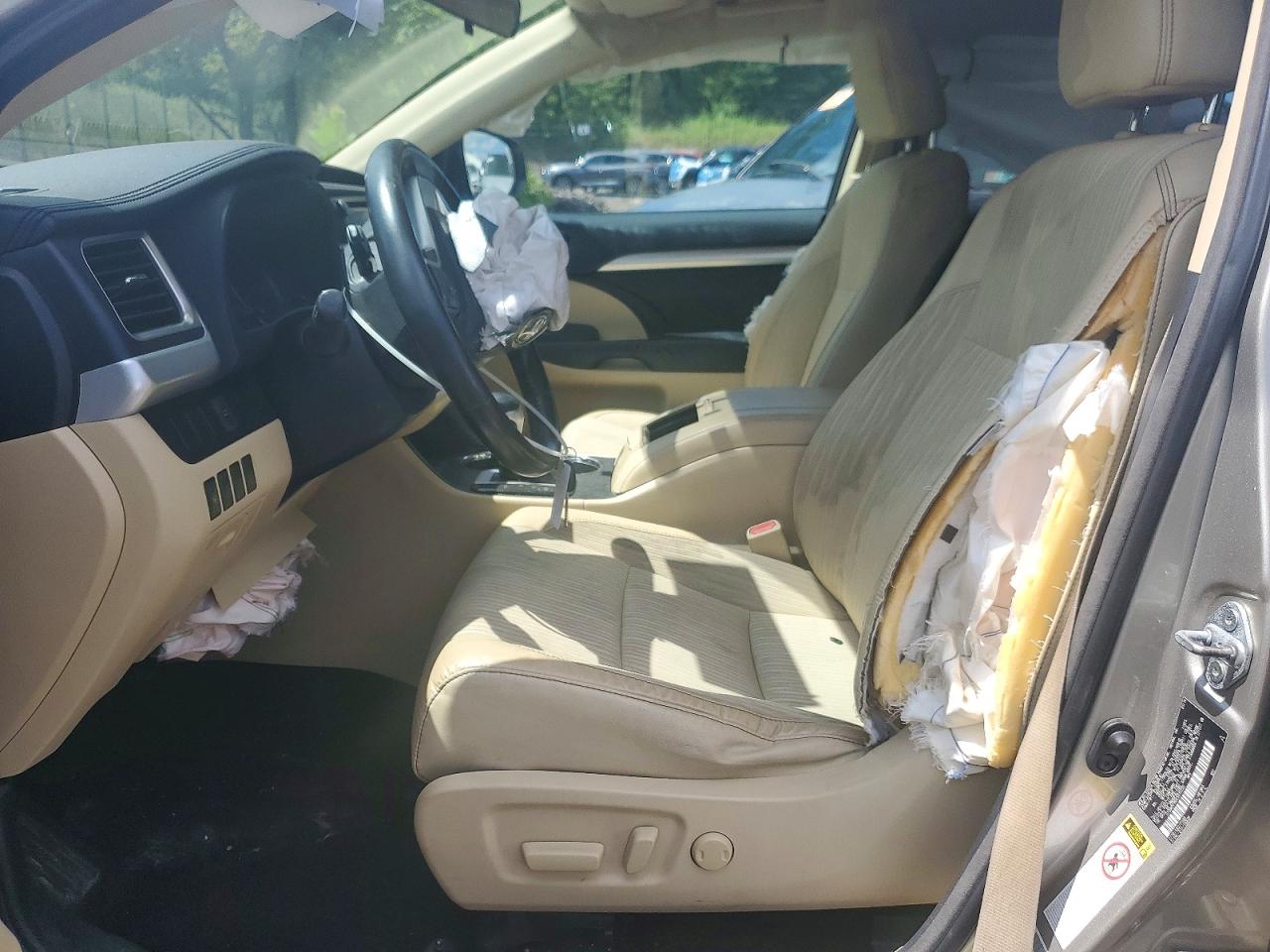 2014 Toyota Highlander Le Plus Silver vin: 5TDBKRFH9ES015220