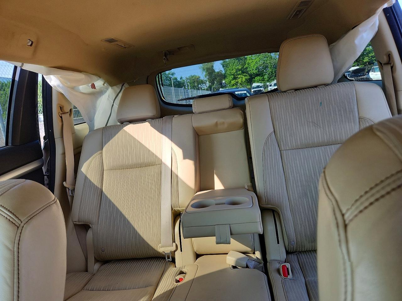 2014 Toyota Highlander Le Plus Silver vin: 5TDBKRFH9ES015220