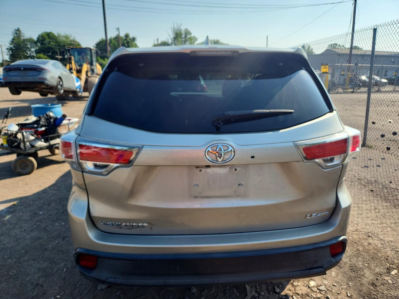 2014 Toyota Highlander Le Plus Silver vin: 5TDBKRFH9ES015220