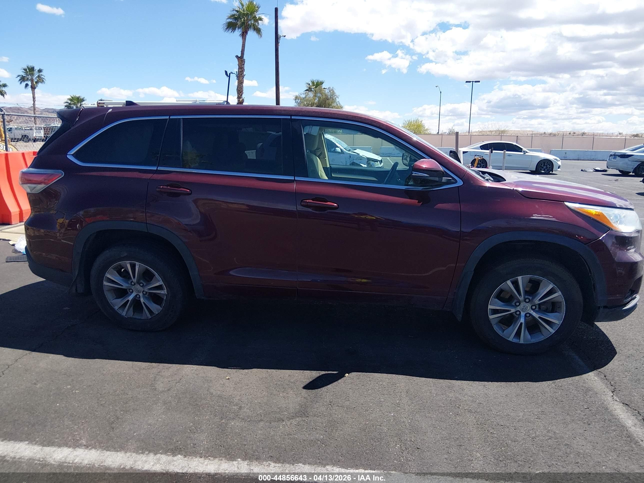 2014 Toyota Highlander Le Plus V6 Красный vin: 5TDBKRFH9ES037914