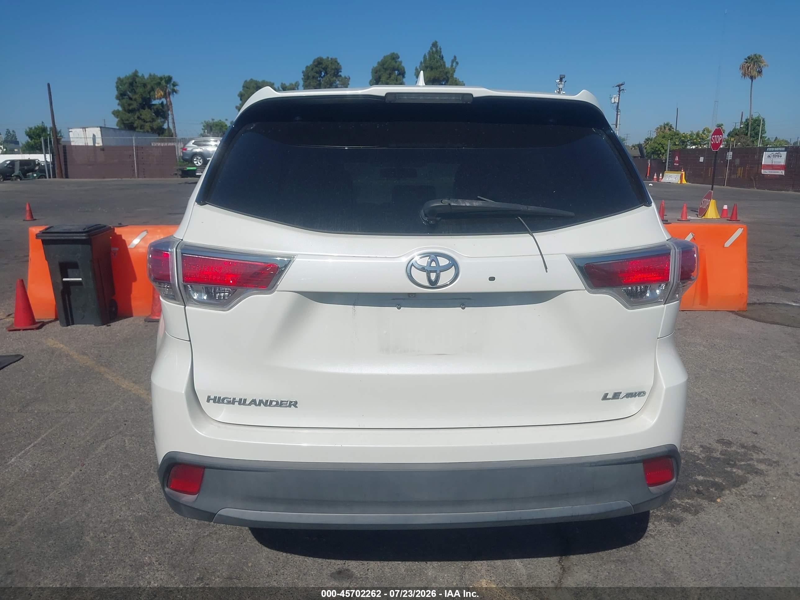2014 Toyota Highlander Le Plus V6 White vin: 5TDBKRFH9ES067964