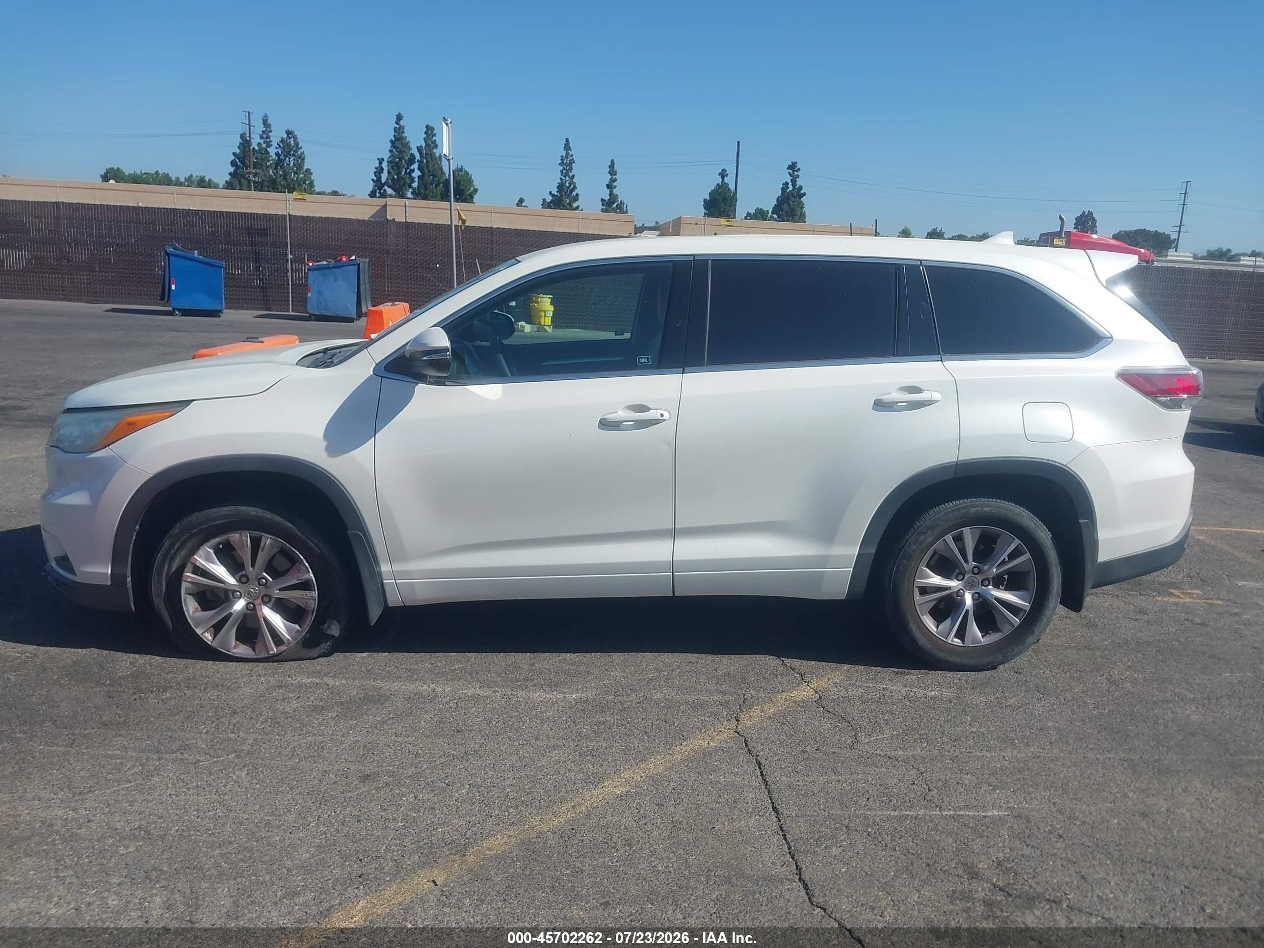 2014 Toyota Highlander Le Plus V6 White vin: 5TDBKRFH9ES067964